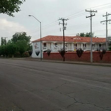 Hotel Dublan Inn Nuevo Casas Grandes 外观 照片